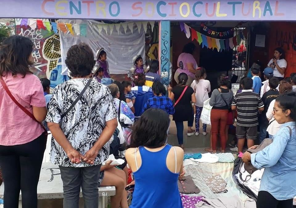 El Centro socio-cultural de MANOS Explota